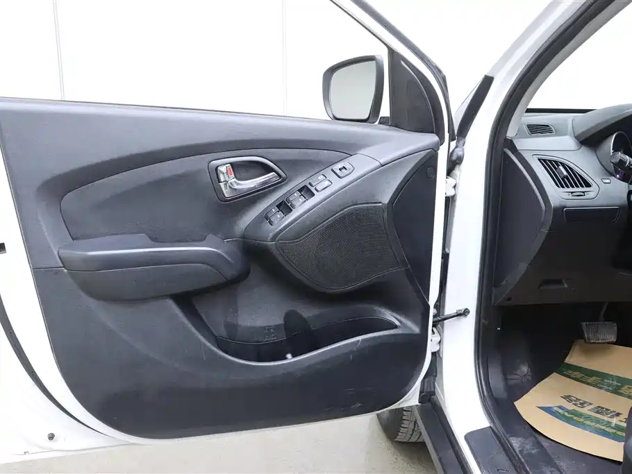 Hyundai ix35 2015 — фото 10