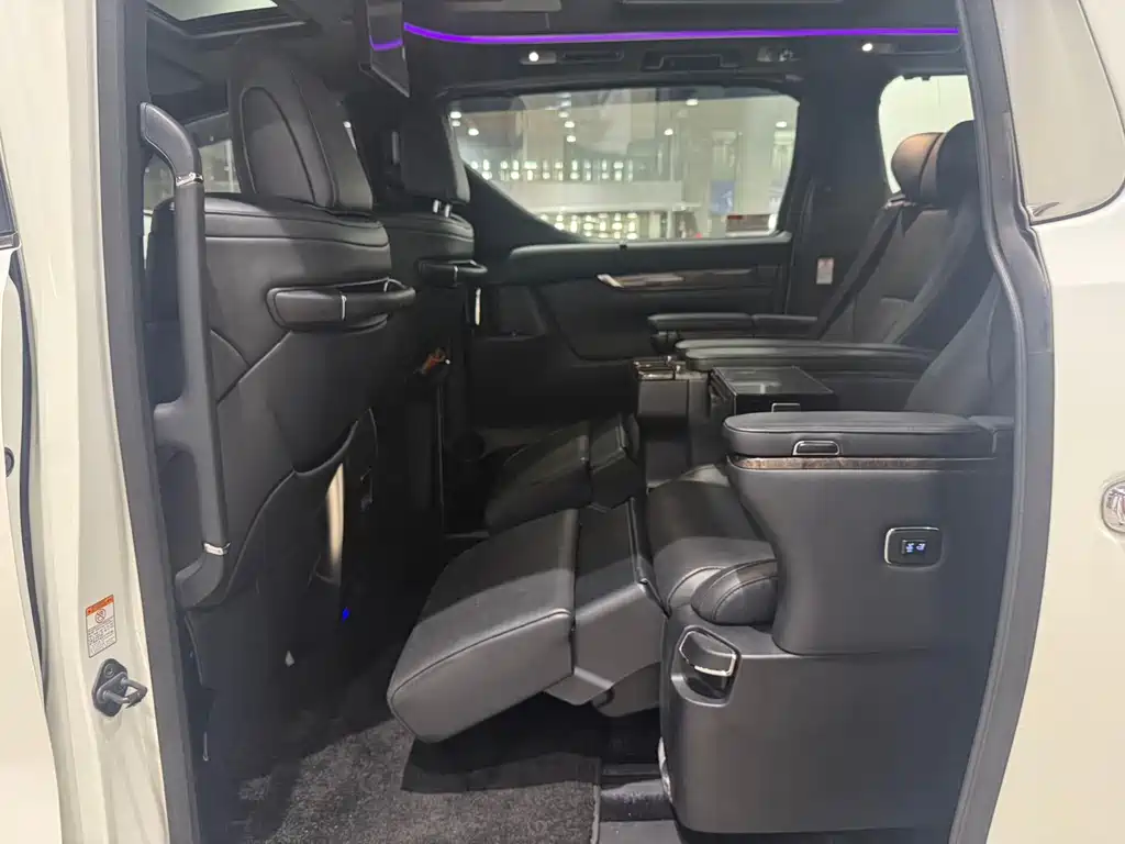 Toyota Alphard 2018 — фото 8