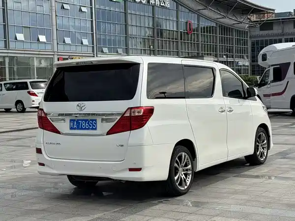 Toyota Alphard 2014
