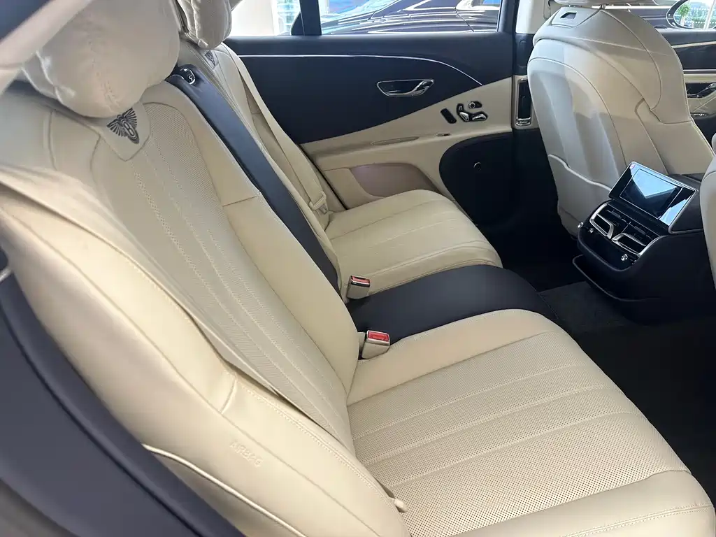 Bentley Flying Spur PHEV — фото 12