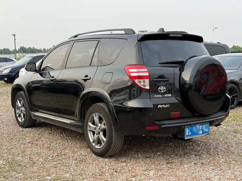 Toyota RAV4 2013 — фото 15