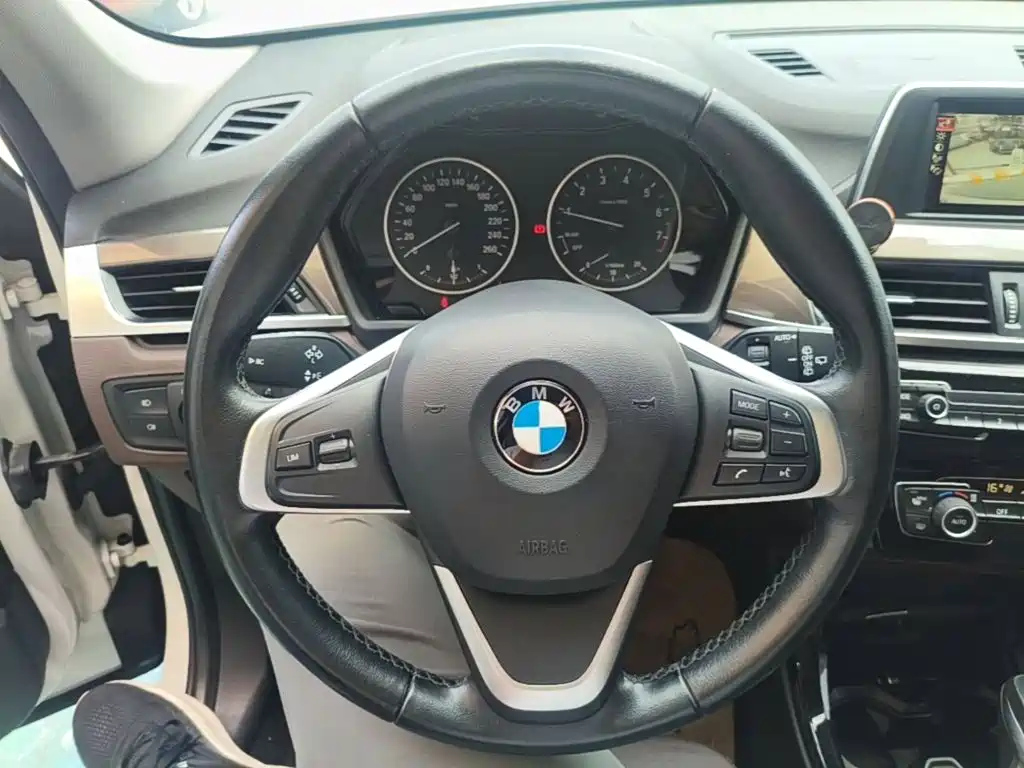 BMW X1 2017 — фото 11
