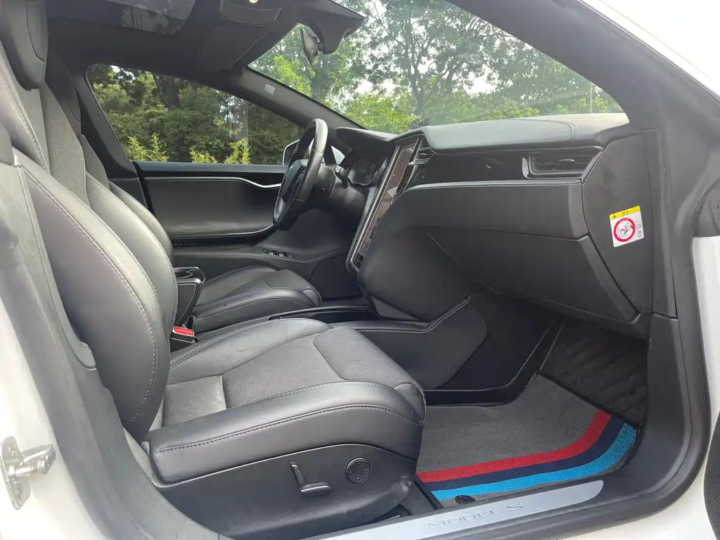 Tesla Model S 2019 — фото 16