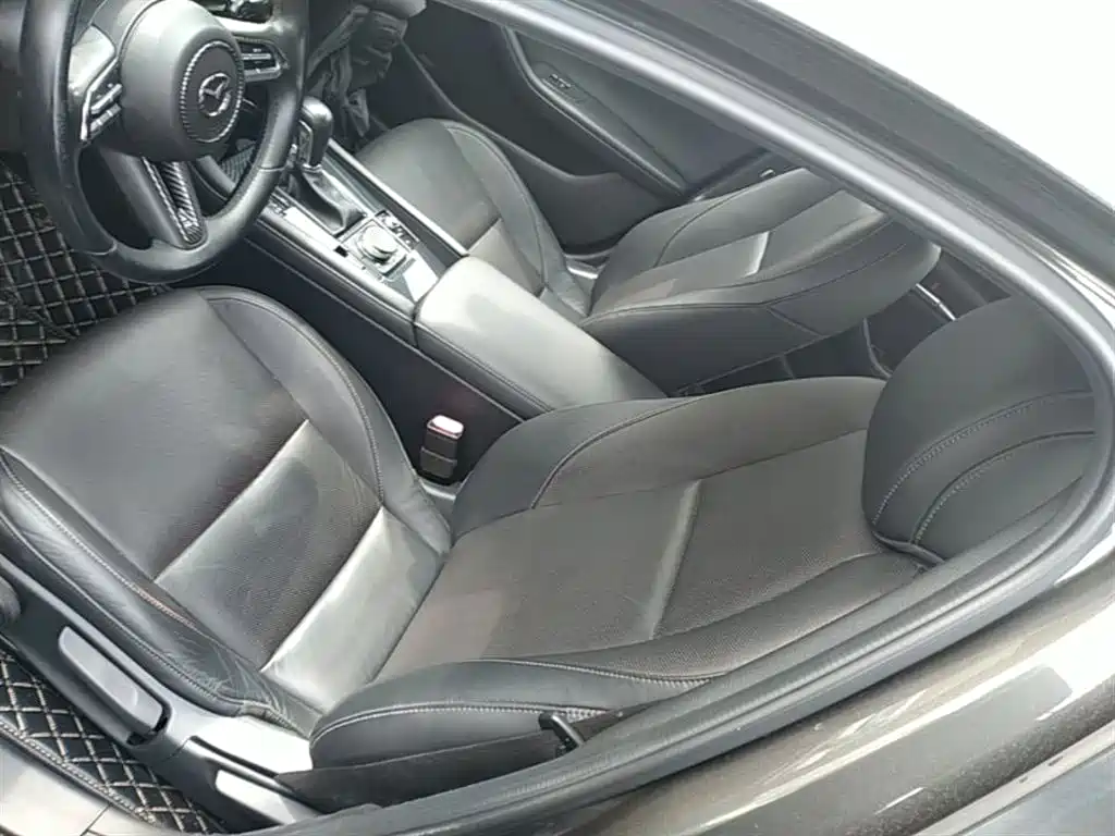 Mazda 3 Axela 2020 — фото 15