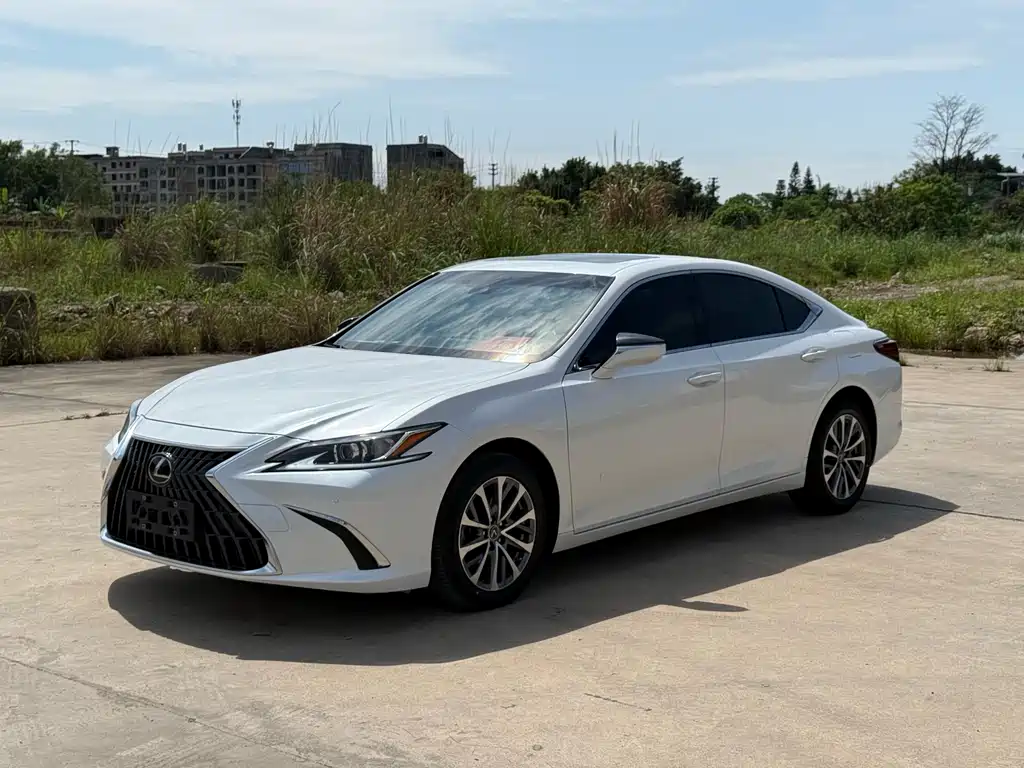 Lexus ES 2024 — фото 1