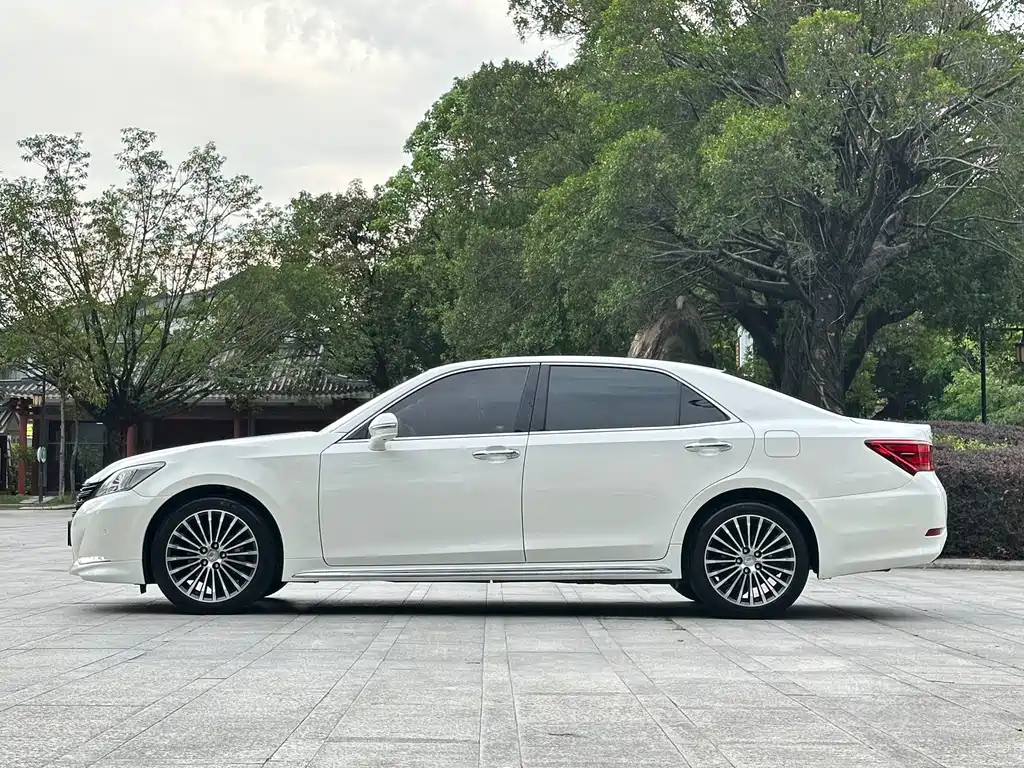 Toyota Crown 2019 — фото 19