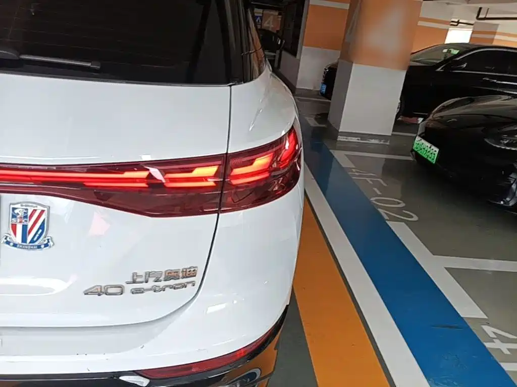 Audi Q5 E-Tron 2023 — фото 8