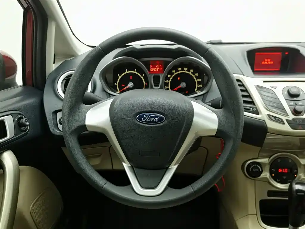 Ford Fiesta 2010 — фото 11