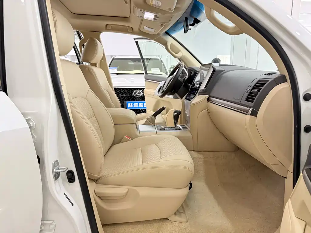 Toyota Land Cruiser 2018 — фото 11