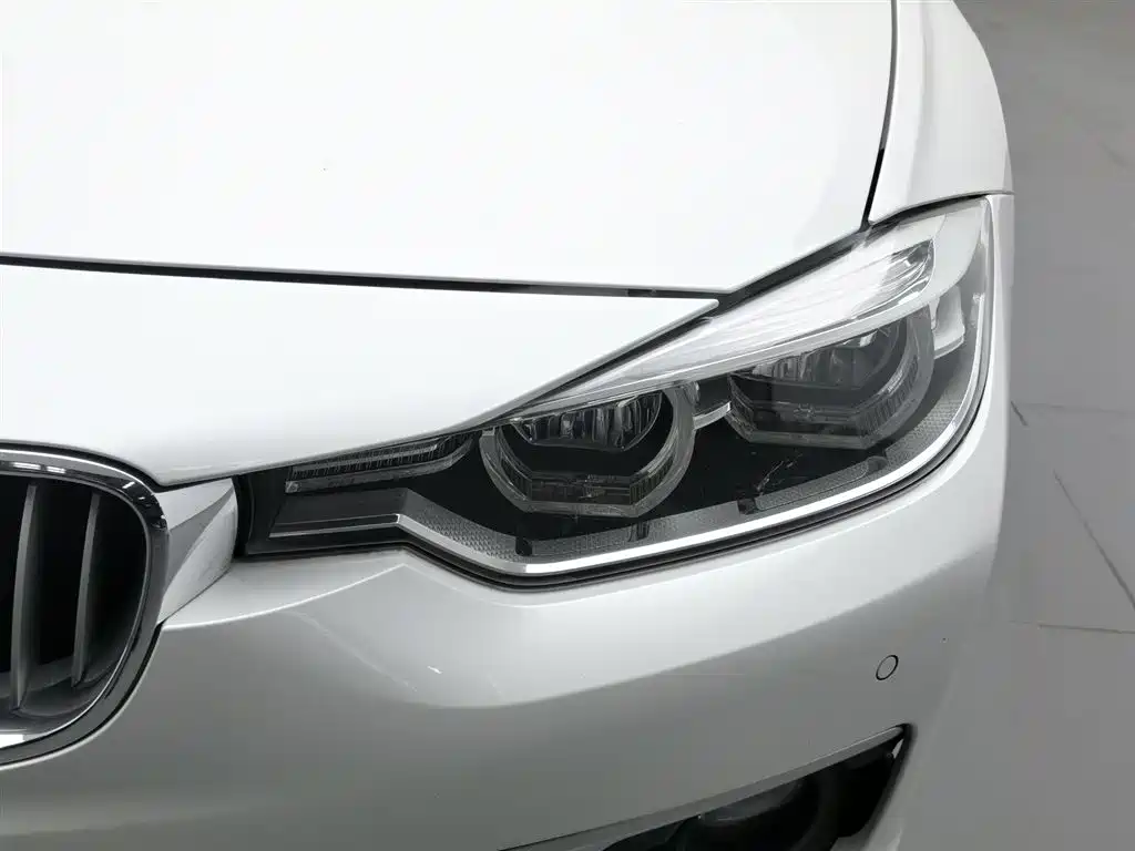 BMW 3 Series 2019 — фото 7