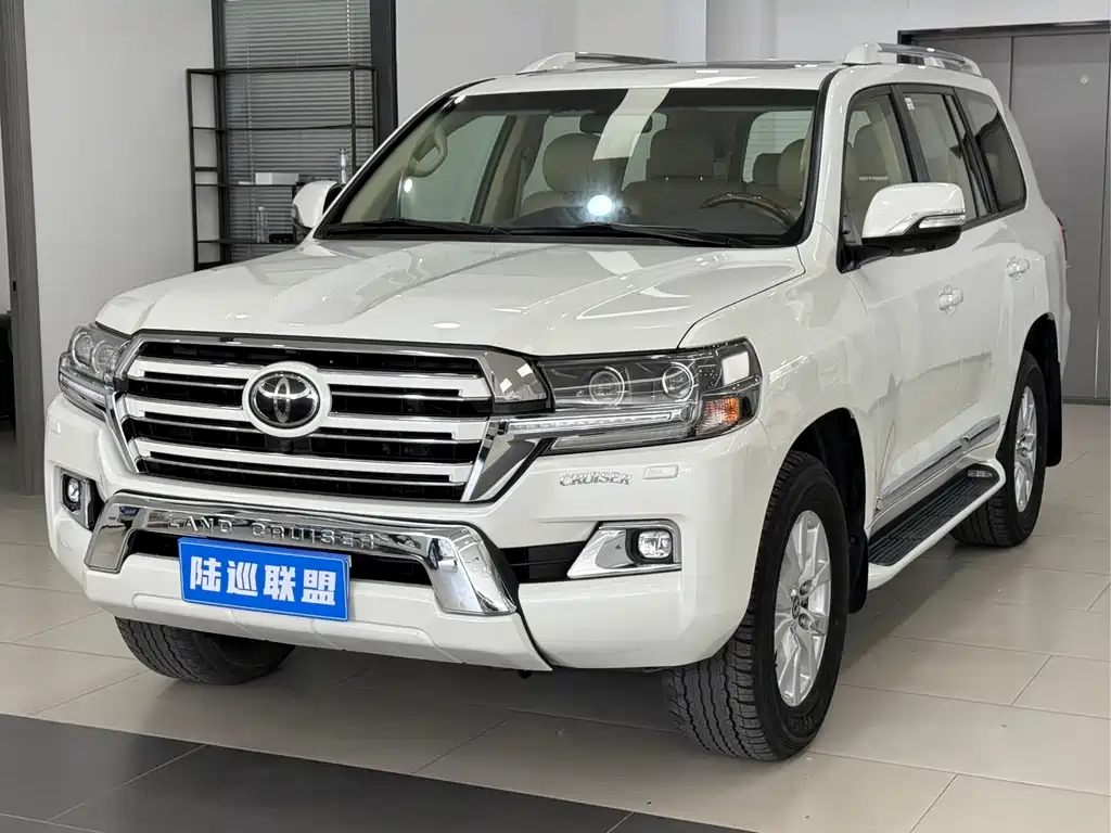 Toyota Land Cruiser 2018 — фото 1