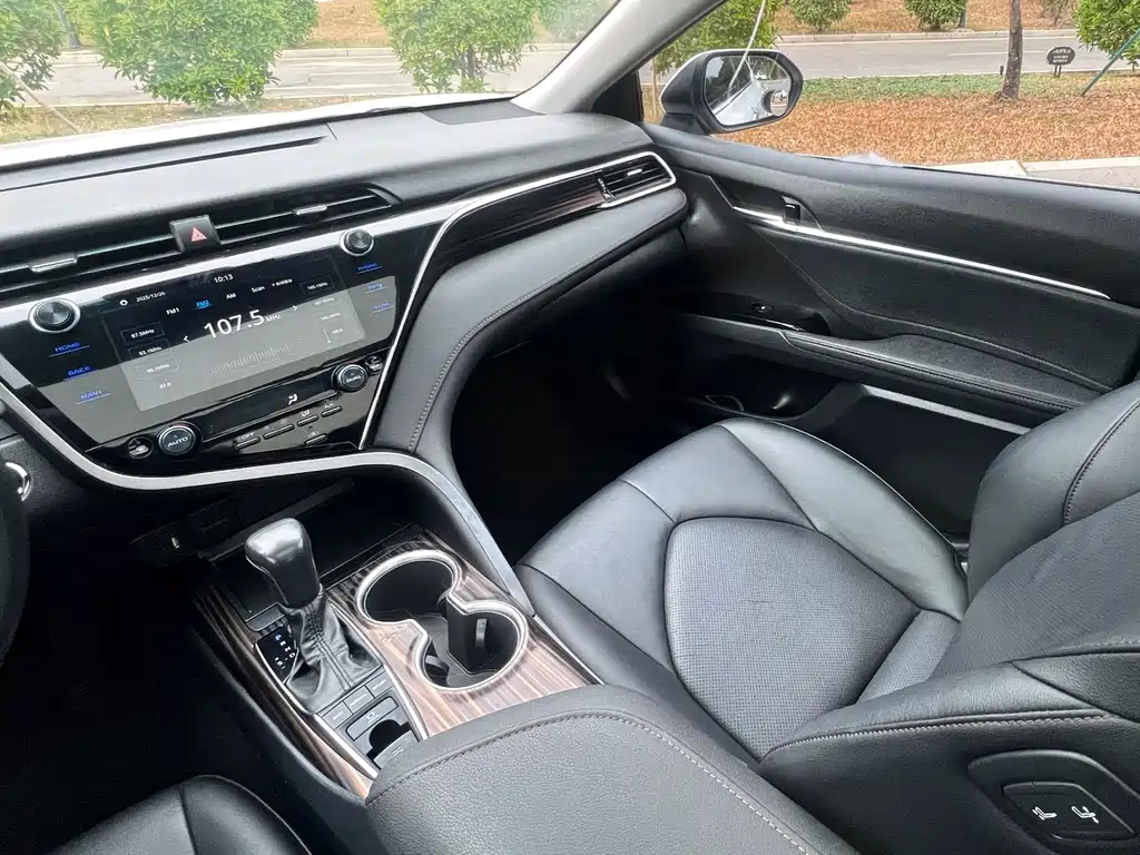 Toyota Camry 2020 — фото 11