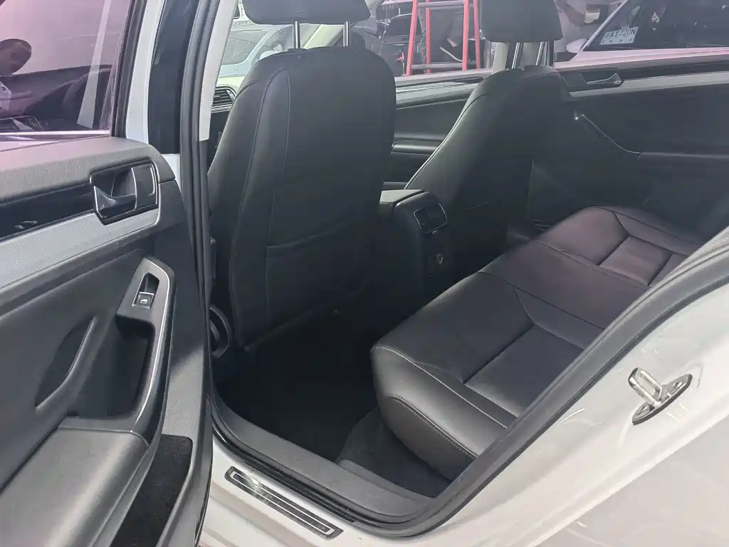 Volkswagen Sagitar 2019