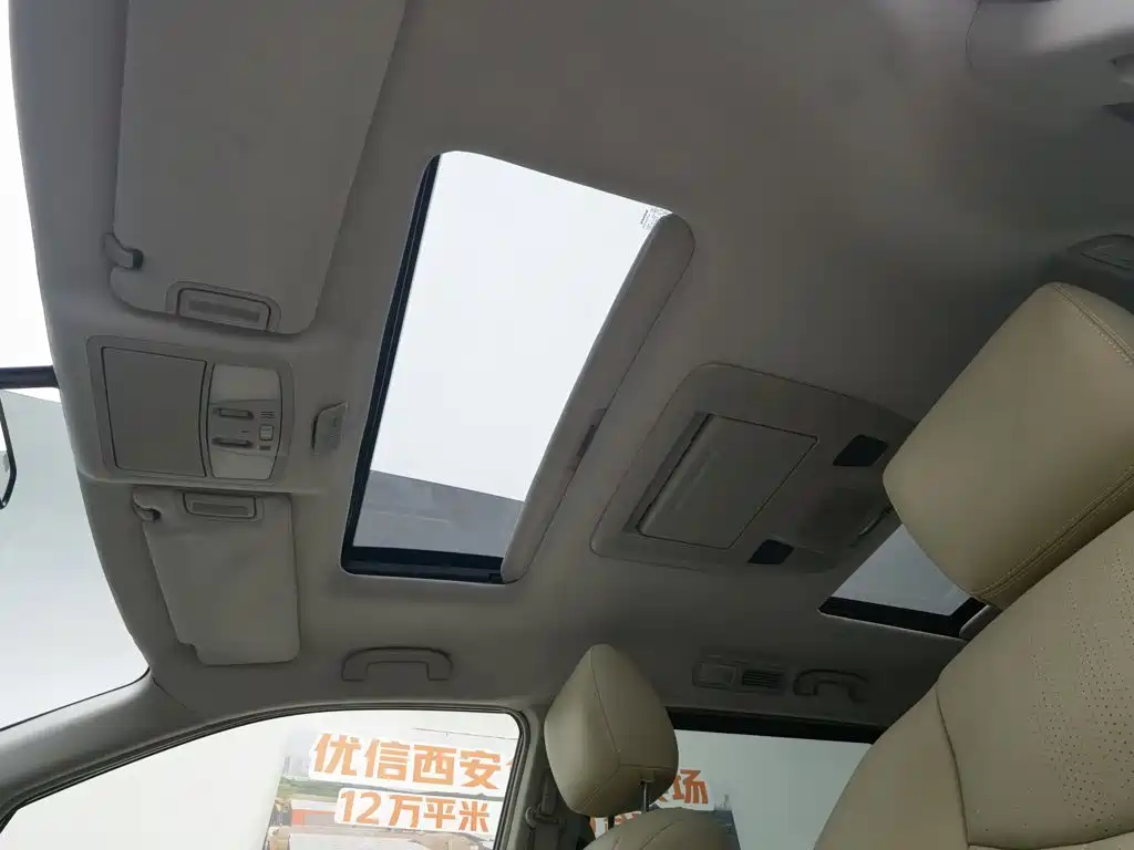 Nissan Quest 2017 — фото 14