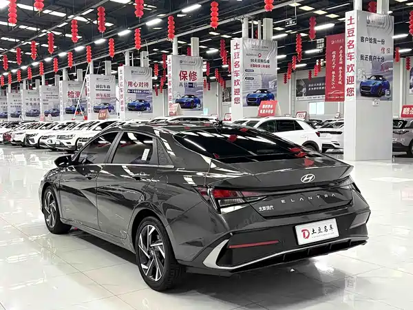 Hyundai Elantra 2023