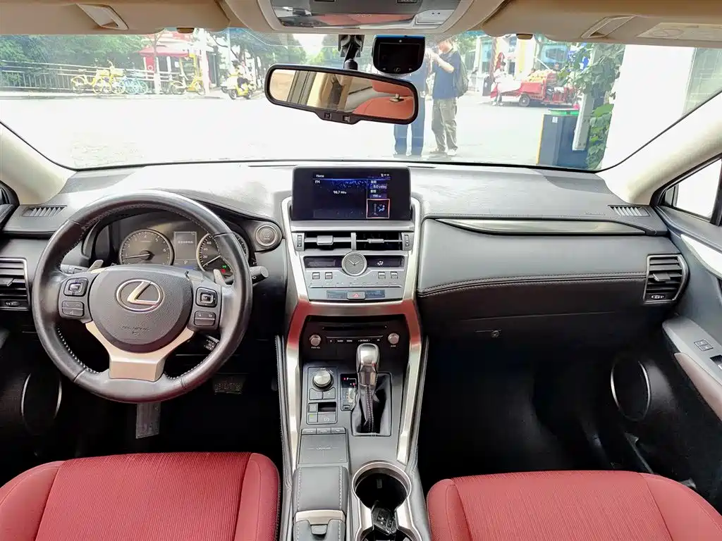 Lexus NX 2018 — фото 10