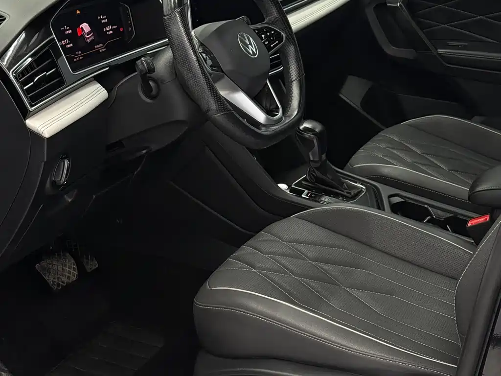 Volkswagen Tiguan L 2023 — фото 13