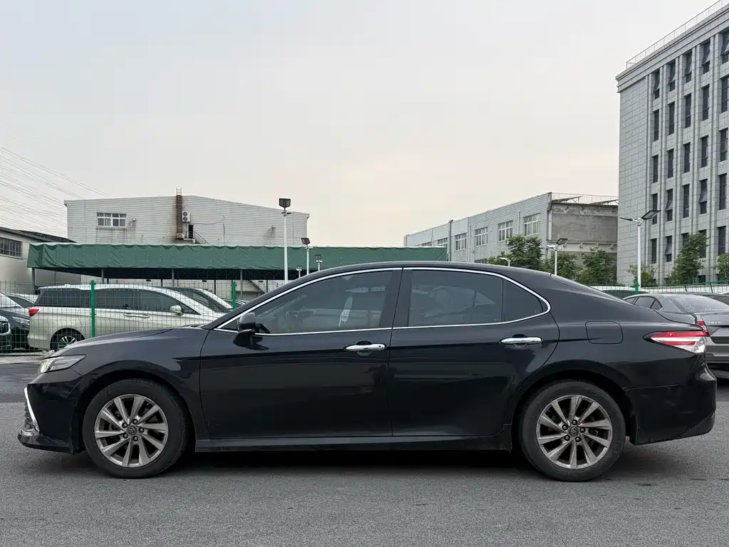 Toyota Camry 2022 — фото 14