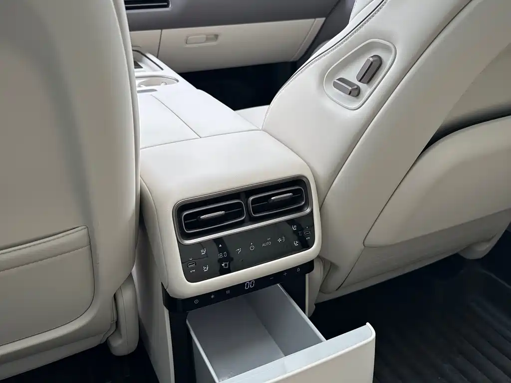 Li Auto i6 2025 — фото 10