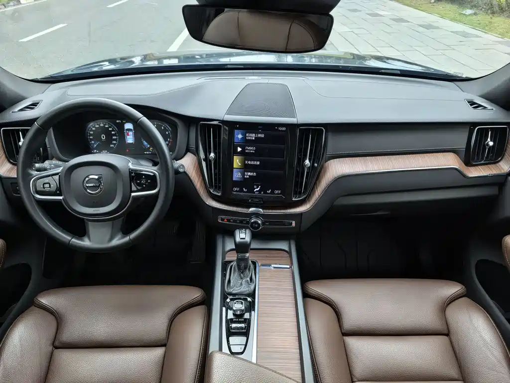 Volvo XC60 2020 — фото 10