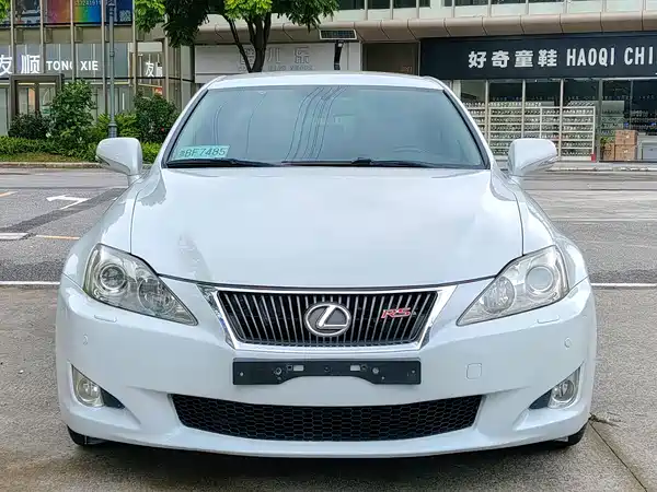 Lexus IS 2010