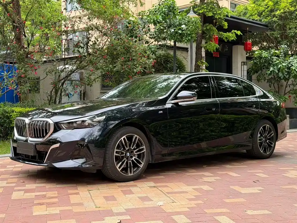 BMW 5 Series 2025