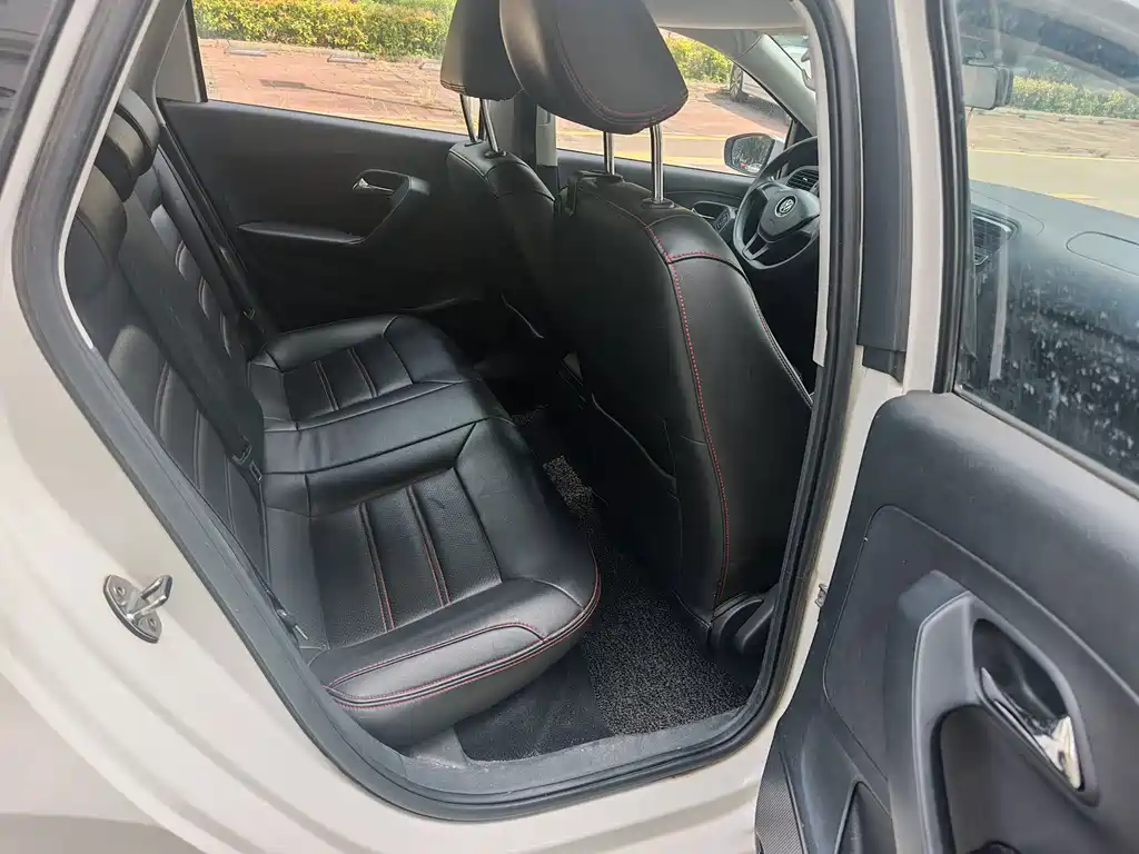 Volkswagen Polo 2016 — фото 8