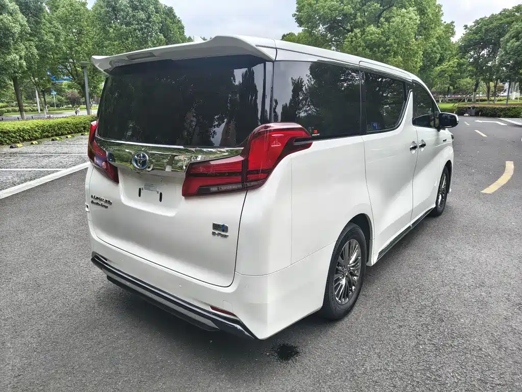 Toyota Alphard 2022 — фото 9