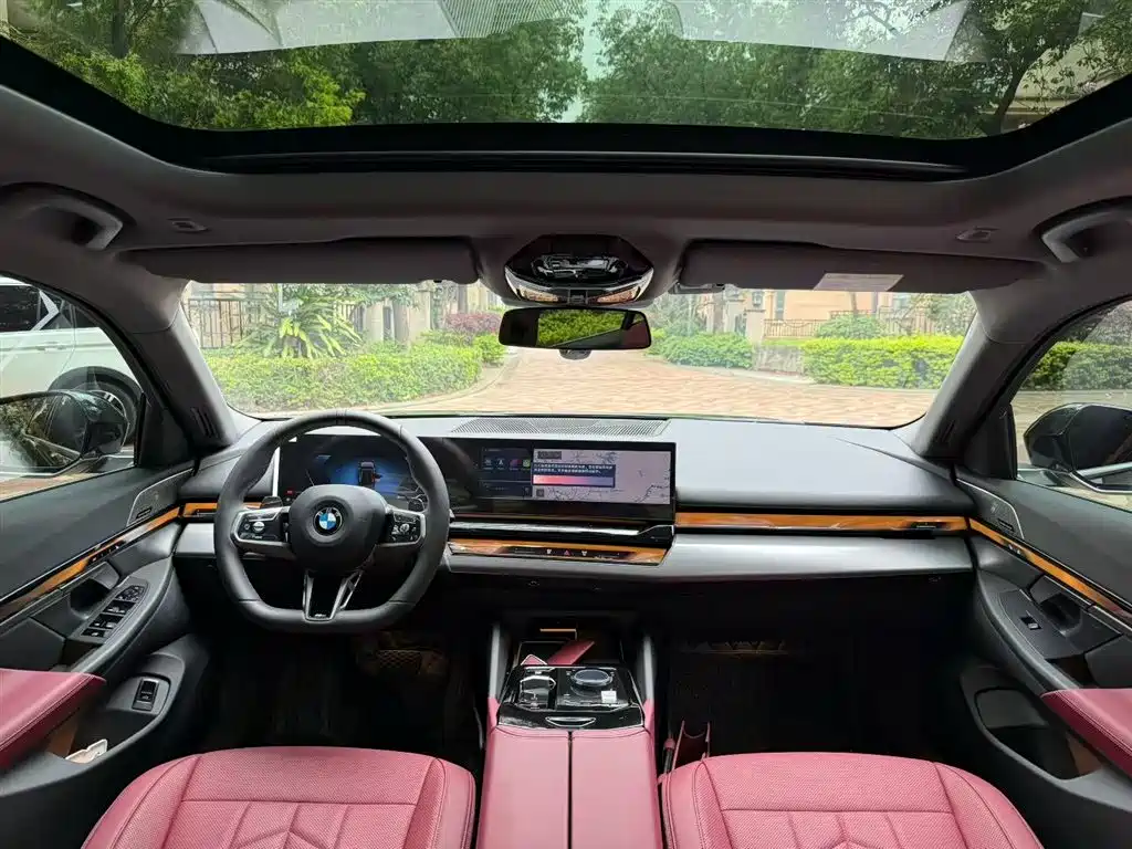 BMW 5 Series 2025