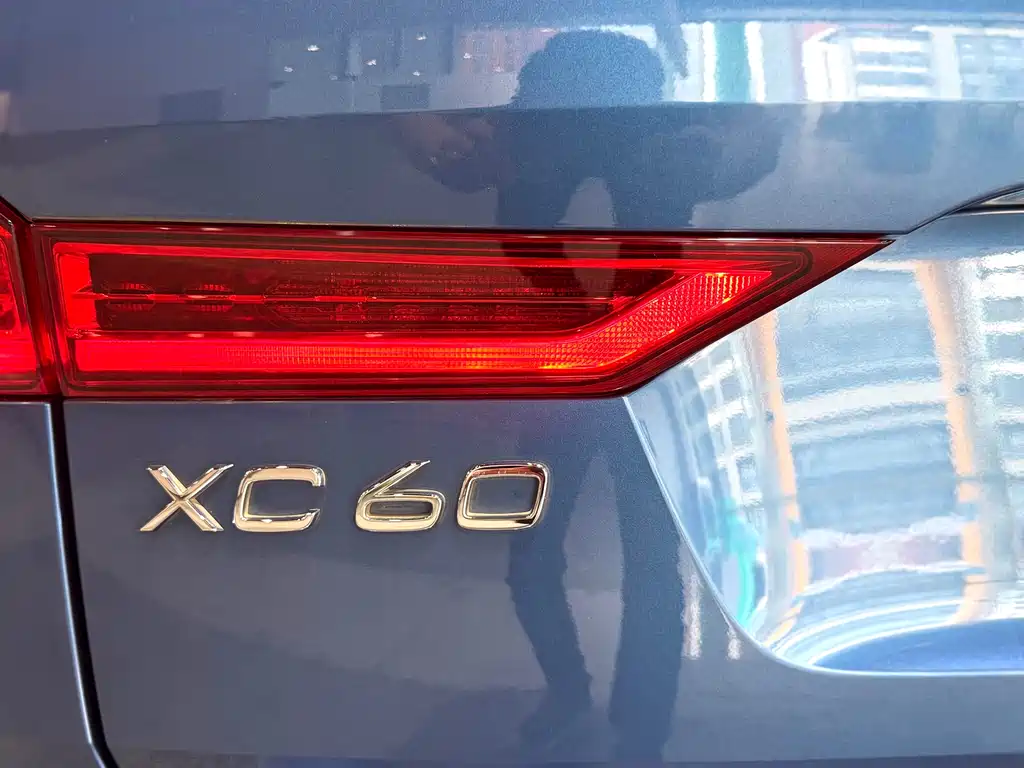 Volvo XC60 2018 — фото 24