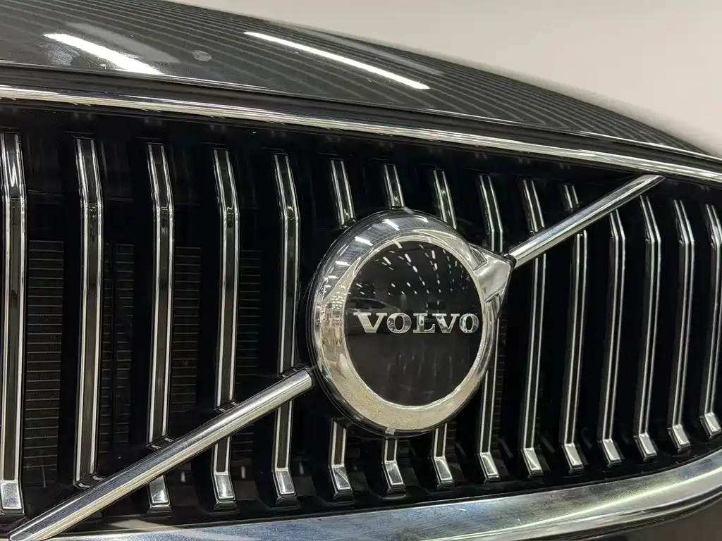 Volvo XC60 2021 — фото 22