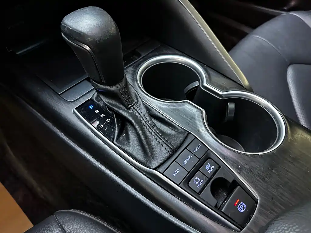 Toyota Camry 2021 — фото 15