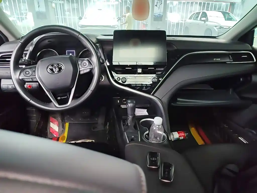 Toyota Camry 2023 — фото 16