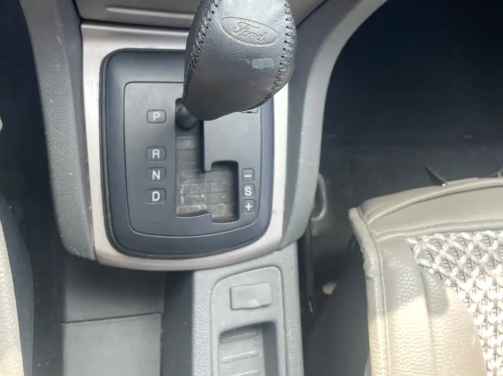 Ford Focus 2014 — фото 14