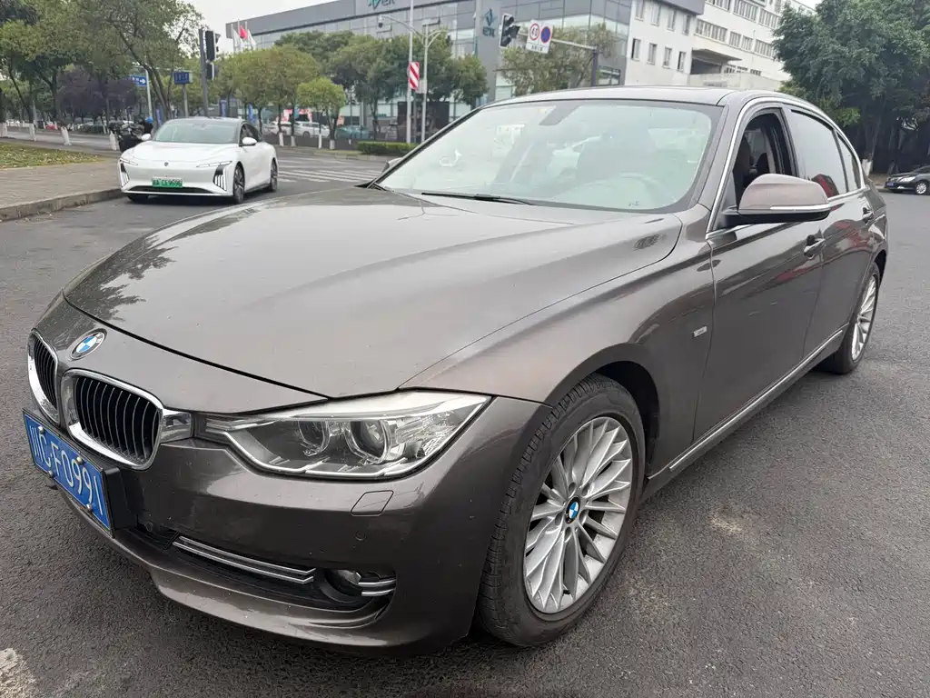 BMW 3 Series 2012 — фото 1