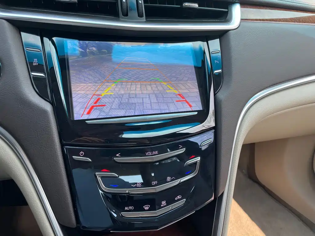Cadillac XTS 2017 — фото 14