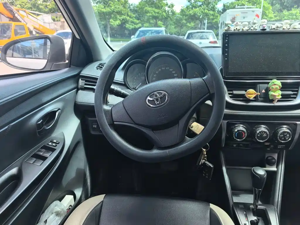 Toyota Yaris L 2021 — фото 7