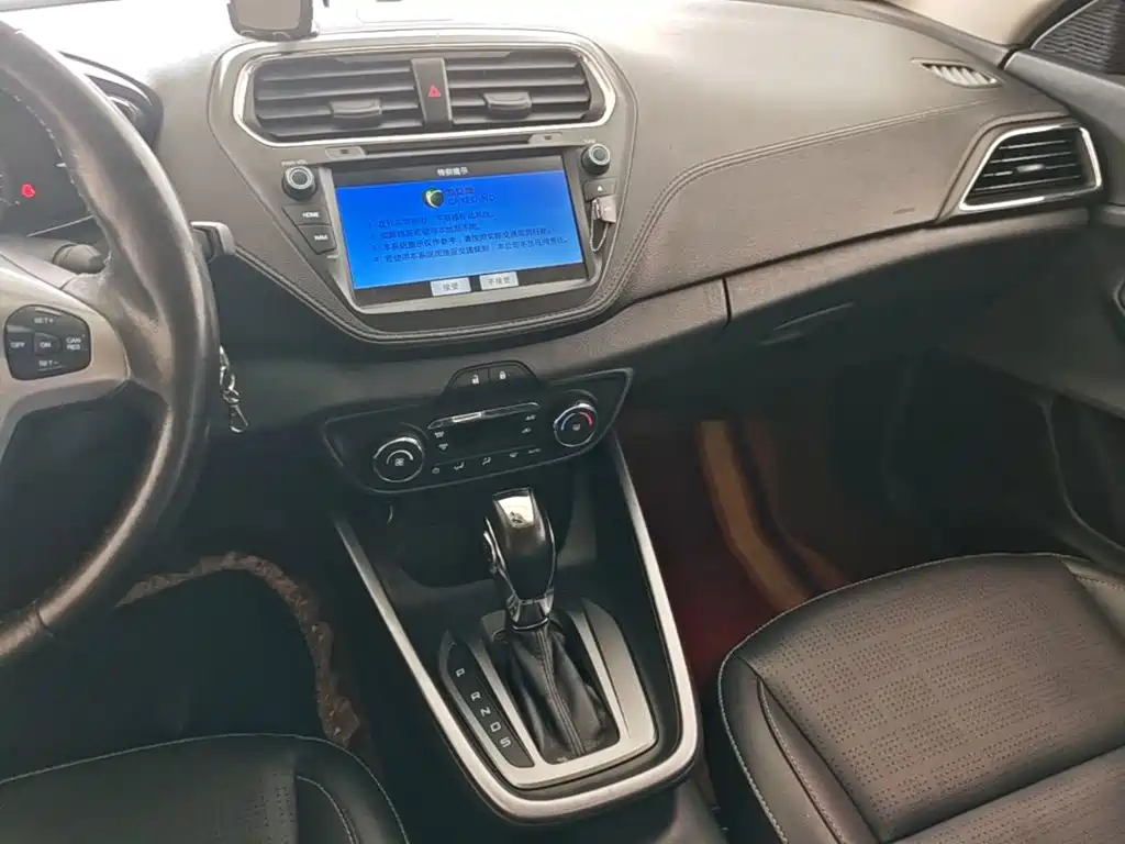 Ford Escort 2018 — фото 13