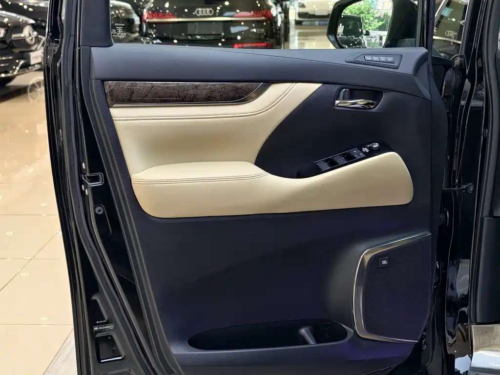 Toyota Vellfire 2022