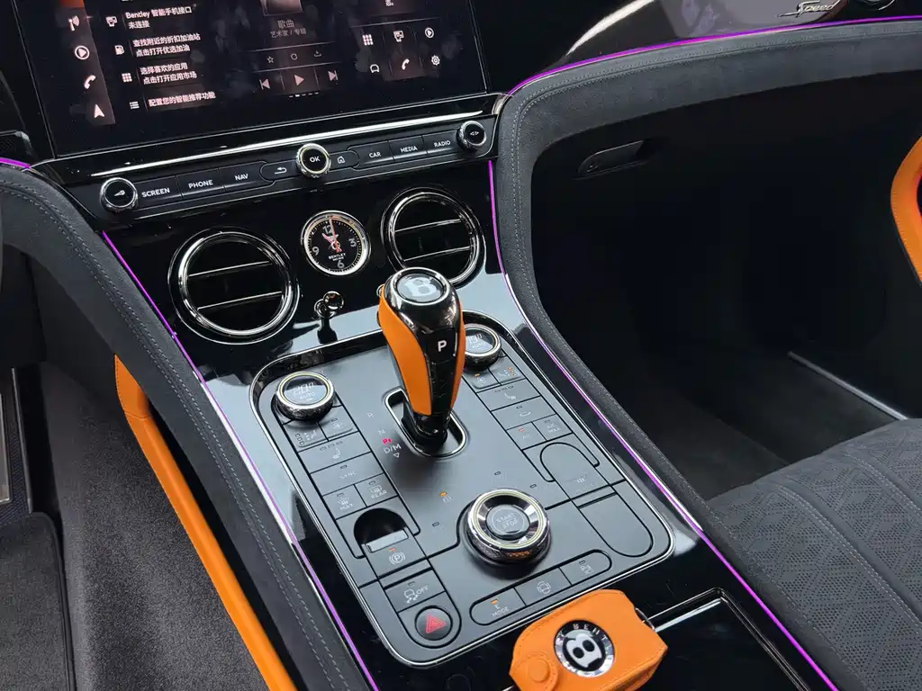 Bentley Continental Plug-In Hybrid 2025 — фото 21