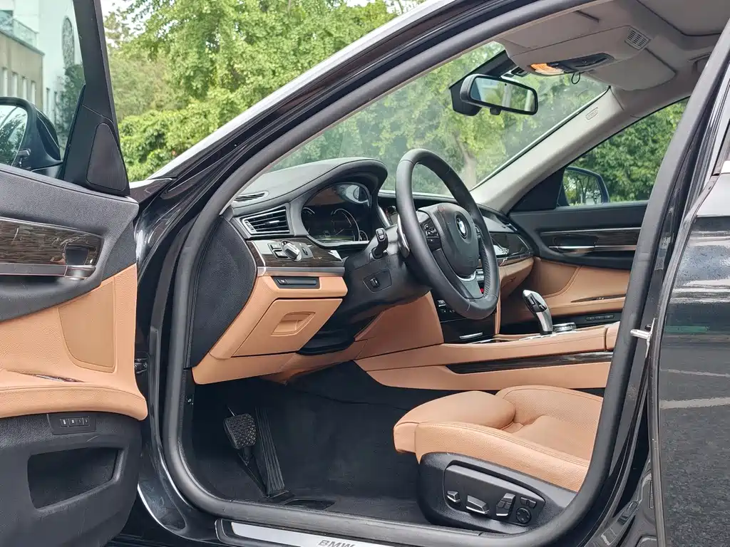 BMW 7 Series 2015 — фото 13