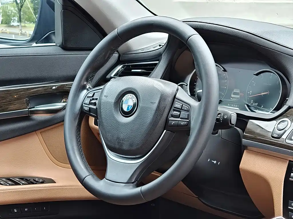 BMW 7 Series 2015 — фото 14