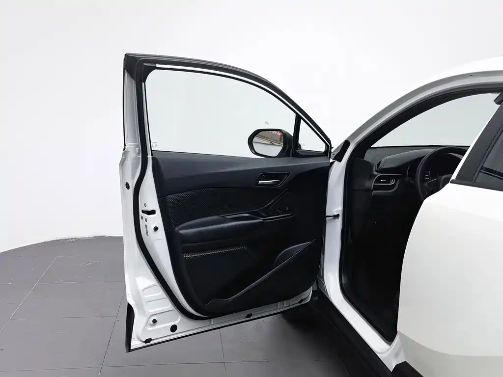 Toyota C-HR 2020 — фото 8