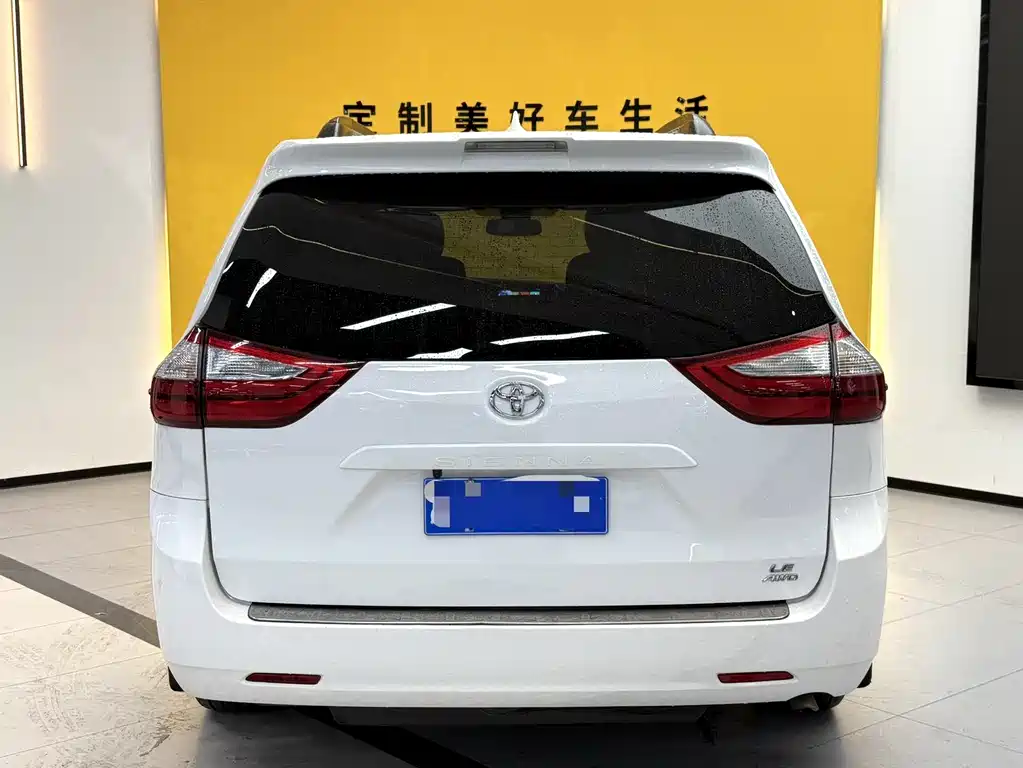 Toyota Sienna 2018 — фото 15