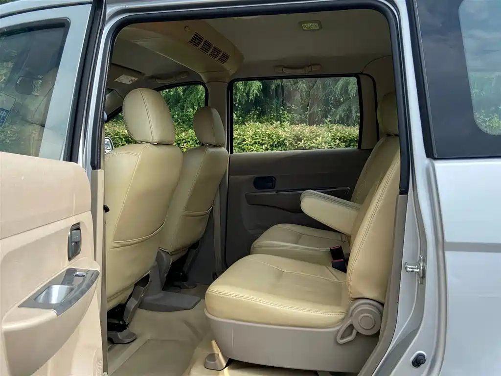 Wuling Hongguang 2014