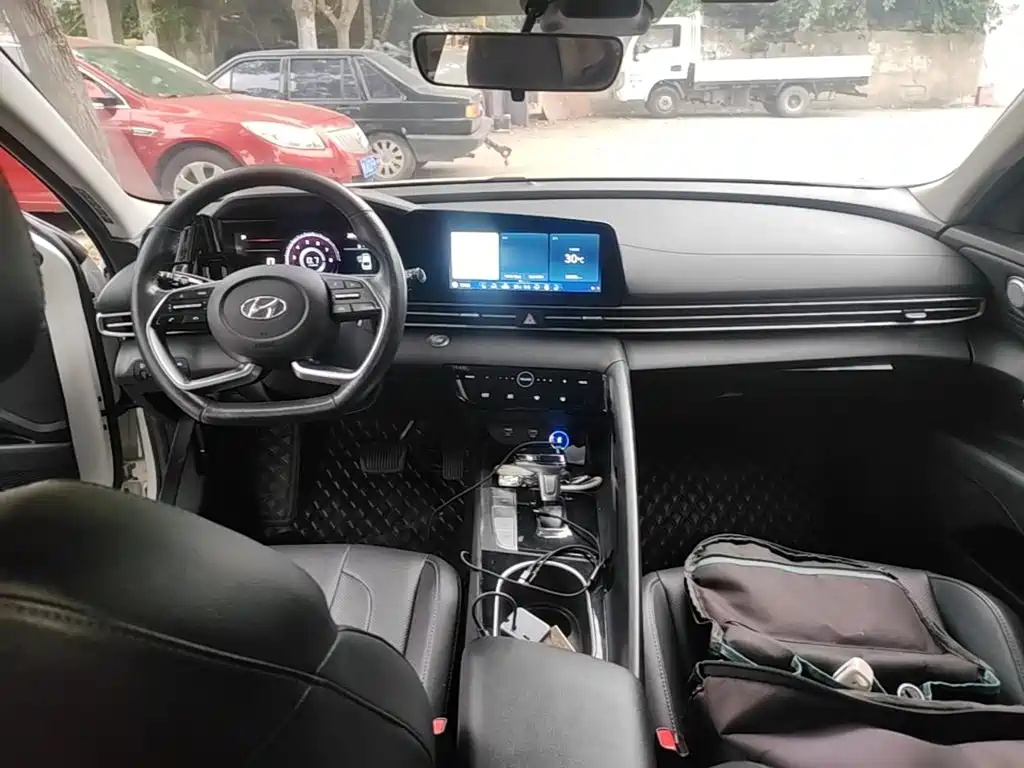 Hyundai Elantra 2021 — фото 10