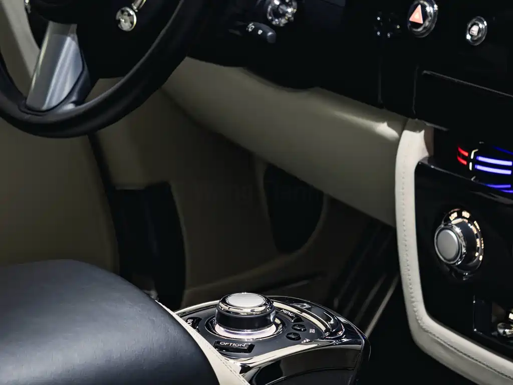 Rolls-Royce Phantom 2015 — фото 30