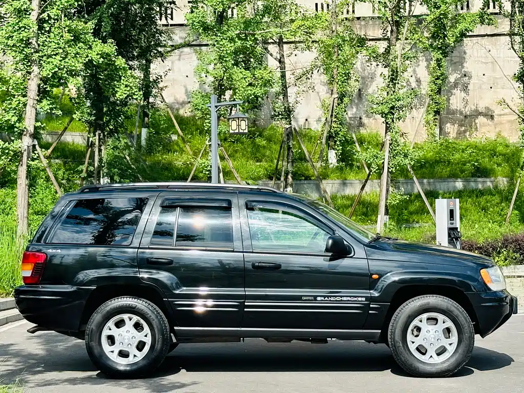 Jeep Grand Cherokee 2005 — фото 13