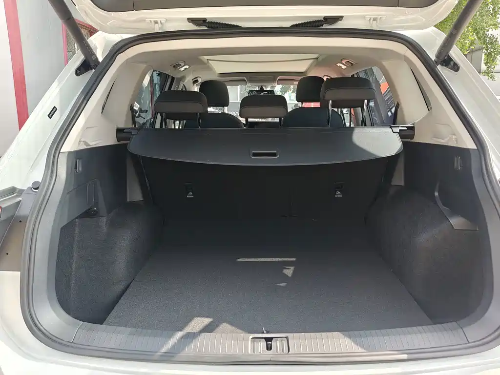 Volkswagen Tiguan L 2025 — фото 10