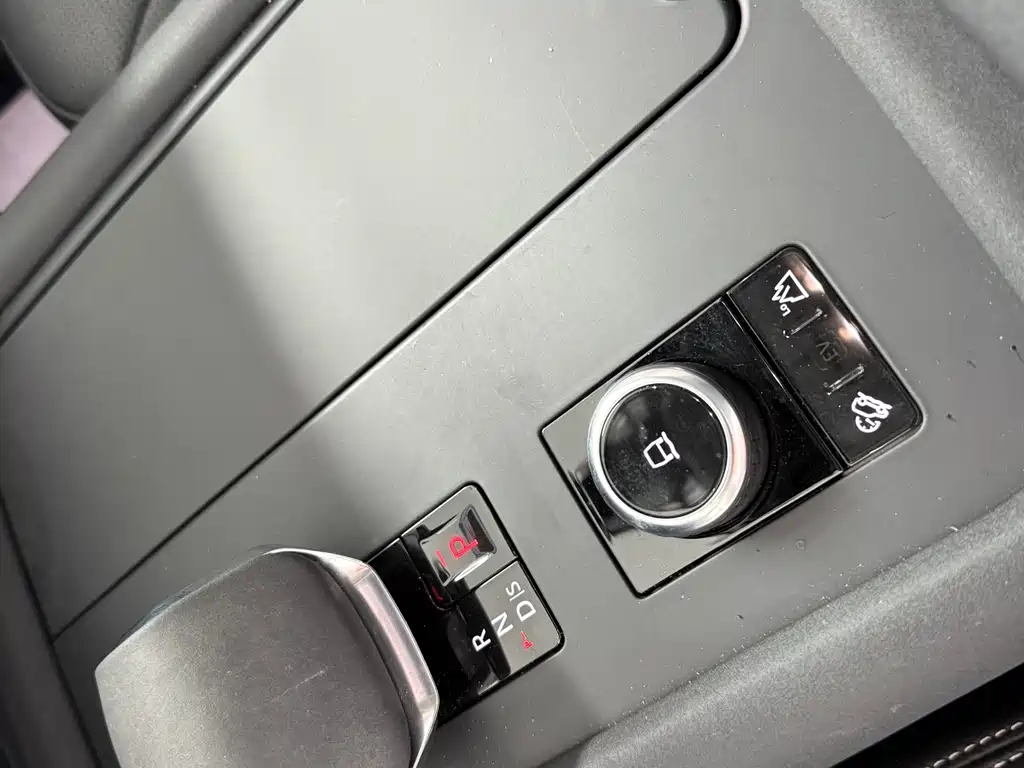 Land Rover Discovery 2021 — фото 9